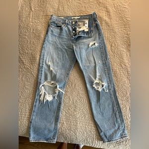 Levi’s Woman’s Wedgie Straight Ankle Jeans in Medium Indigo Distressed